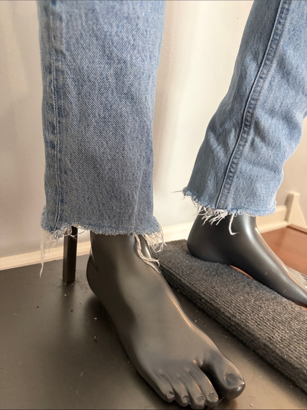 AGOLDE Riley High Rise Straight Cropped Denim Jeans - Picture 4 of 13